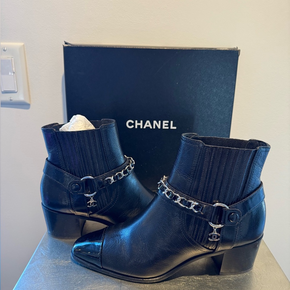 Chanel Black Leather Ankle Boots Moto 39.5